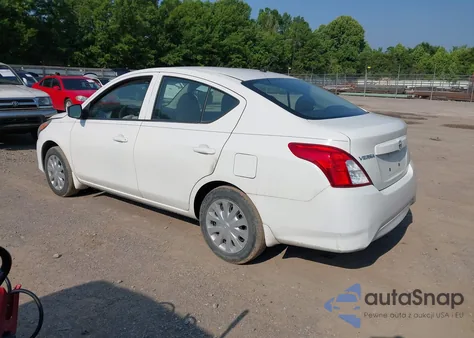 2017 Nissan Versa 1.6 S z USA, uszkodzony, nr VIN 3N1CN7AP0HL822124